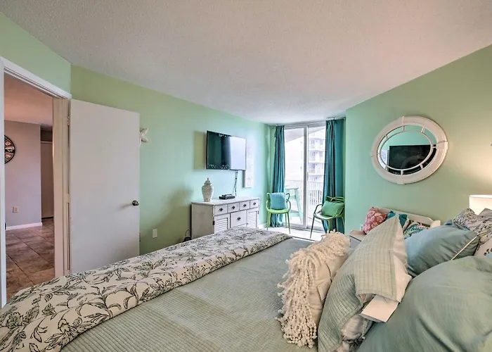 Colorful Beachfront Condo W/ Resort Amenities