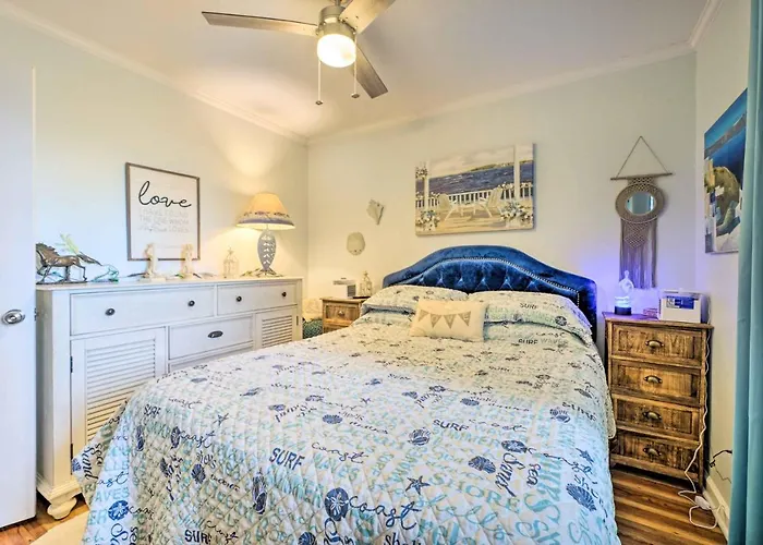 North Topsail Oceanfront Condo W/ Balcony!