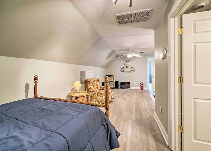 Updated Family Getaway: Walk To Sea Haven Beach!